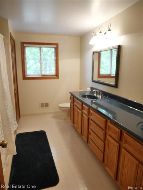 3575 Salem Drive Rochester Hills, MI 48306 - Photo 23 of 37
