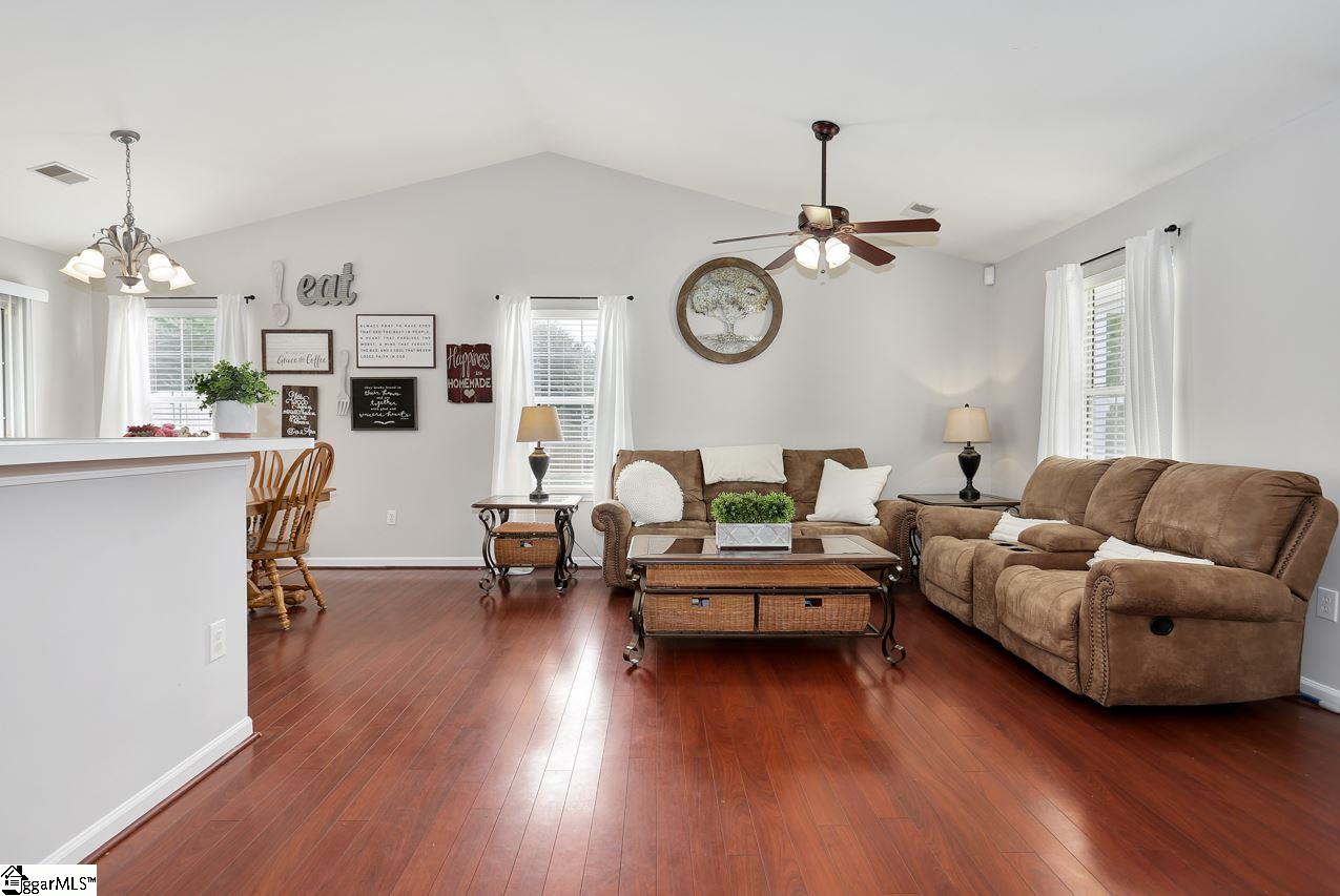 8 Hawkesbury Road Simpsonville, SC 29681 - Photo 4 of 23 Gallery Image 4