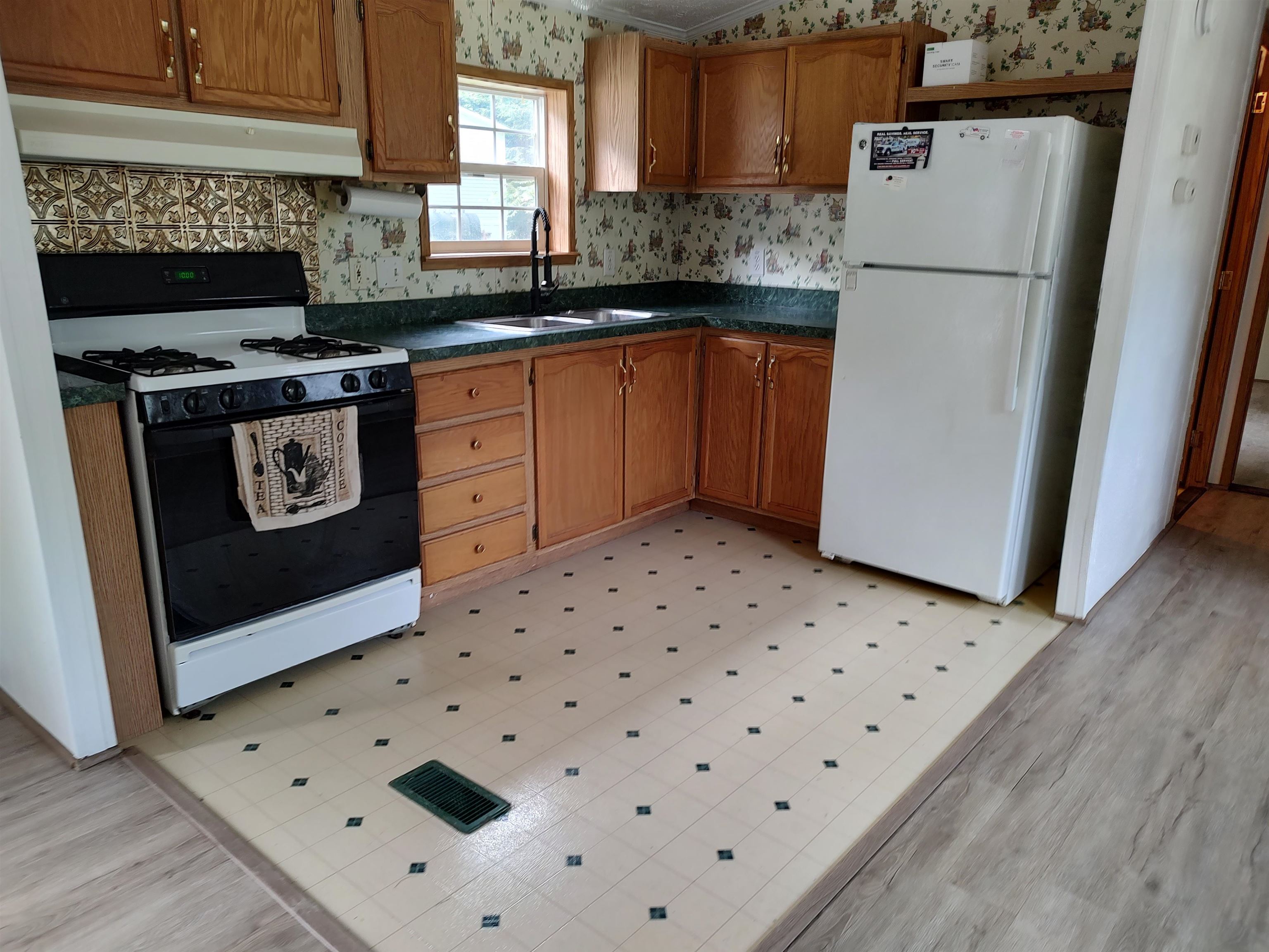 14 Pine Tree Drive Tuftonboro, NH 03816 - Photo 7 of 60