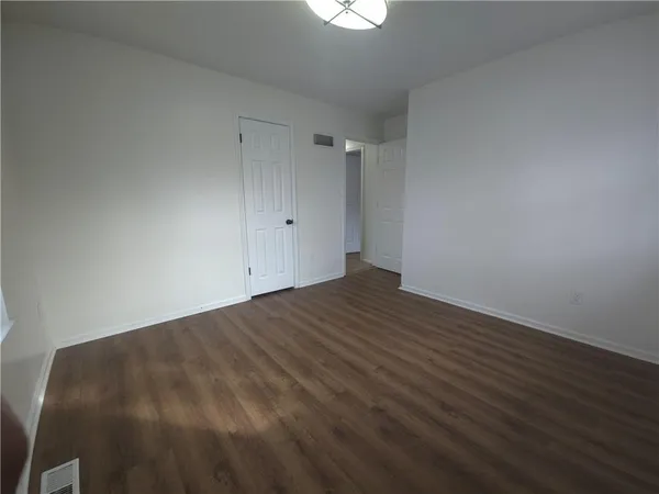 $275,000 | 1211 Southeast Briarcroft Street, Lee's Summit, MO 64063