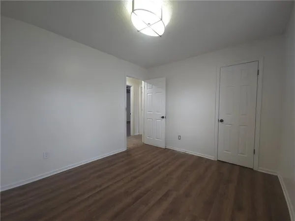 $275,000 | 1211 Southeast Briarcroft Street, Lee's Summit, MO 64063