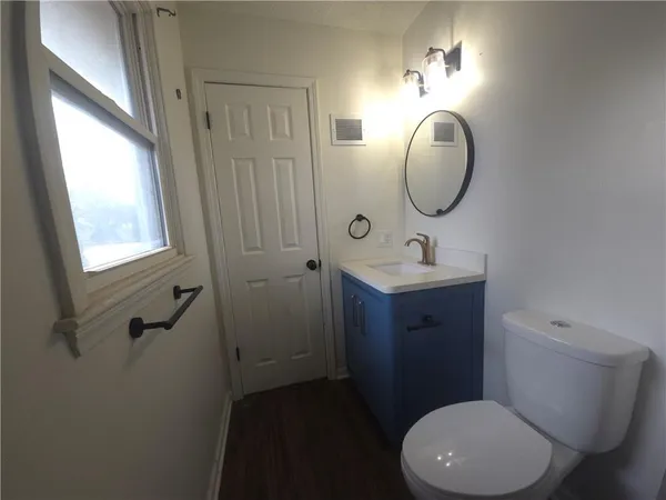 $275,000 | 1211 Southeast Briarcroft Street, Lee's Summit, MO 64063