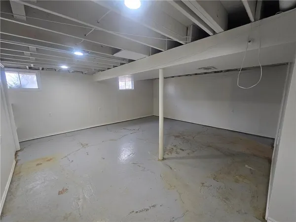 $275,000 | 1211 Southeast Briarcroft Street, Lee's Summit, MO 64063