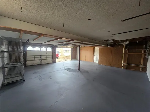 $275,000 | 1211 Southeast Briarcroft Street, Lee's Summit, MO 64063