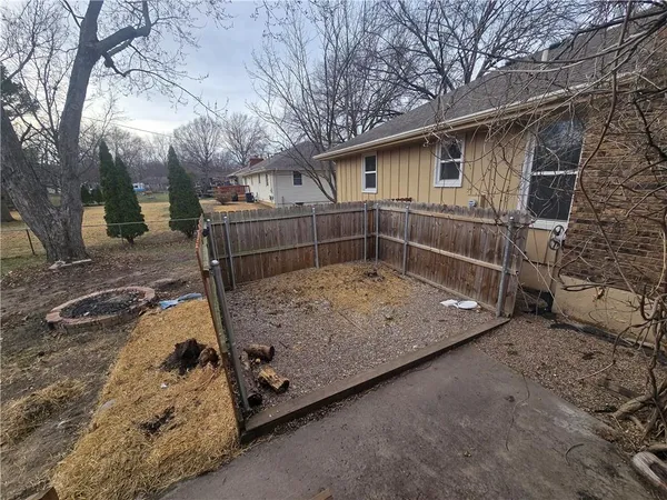 $275,000 | 1211 Southeast Briarcroft Street, Lee's Summit, MO 64063