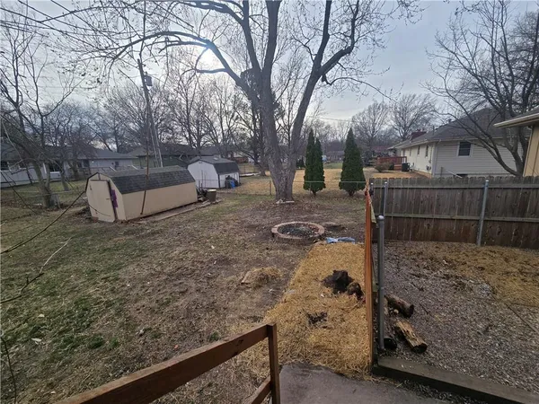 $275,000 | 1211 Southeast Briarcroft Street, Lee's Summit, MO 64063