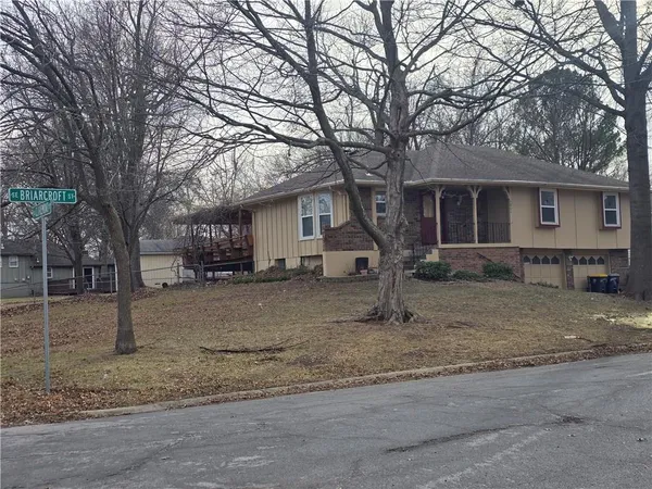 $275,000 | 1211 Southeast Briarcroft Street, Lee's Summit, MO 64063