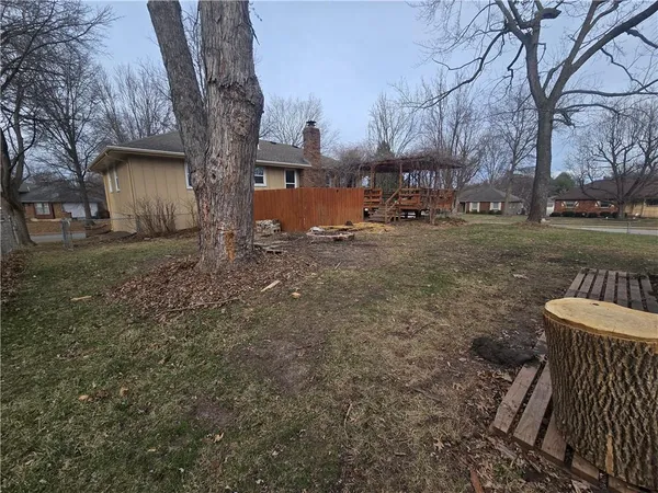 $275,000 | 1211 Southeast Briarcroft Street, Lee's Summit, MO 64063