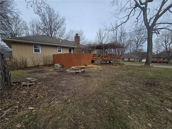 $275,000 | 1211 Southeast Briarcroft Street, Lee's Summit, MO 64063