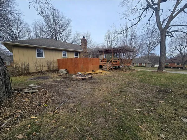 $275,000 | 1211 Southeast Briarcroft Street, Lee's Summit, MO 64063