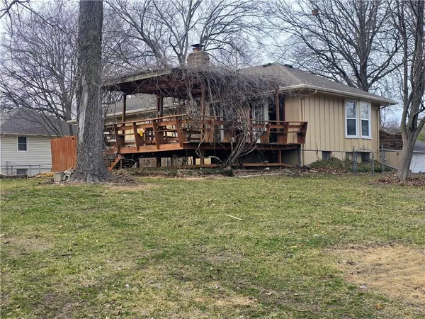 $275,000 | 1211 Southeast Briarcroft Street, Lee's Summit, MO 64063