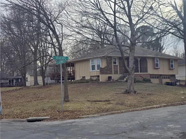 $275,000 | 1211 Southeast Briarcroft Street, Lee's Summit, MO 64063