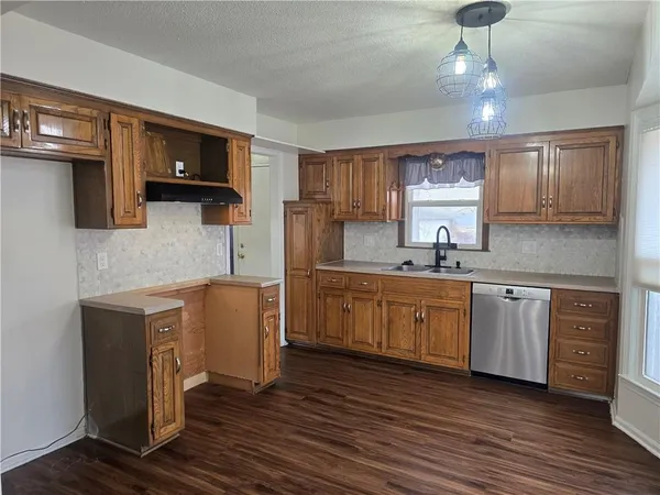 $275,000 | 1211 Southeast Briarcroft Street, Lee's Summit, MO 64063