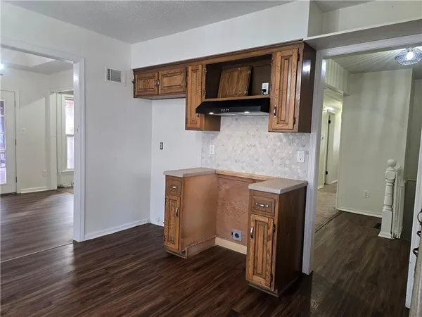 $275,000 | 1211 Southeast Briarcroft Street, Lee's Summit, MO 64063