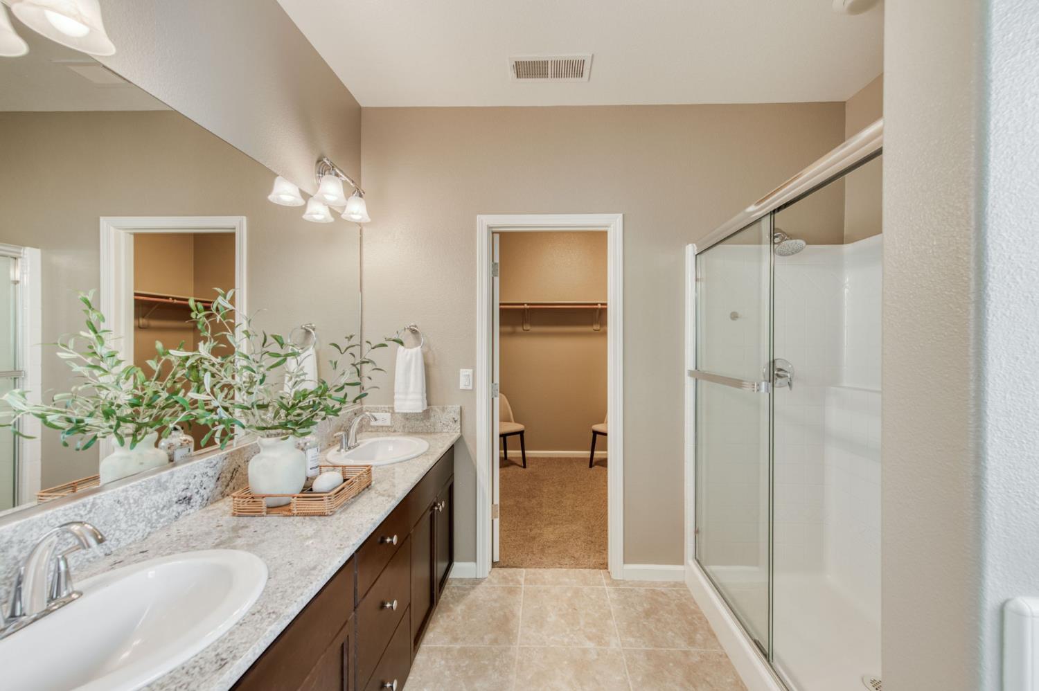 3037 Roche Lane Clovis, CA 93619 - Photo 16 of 24