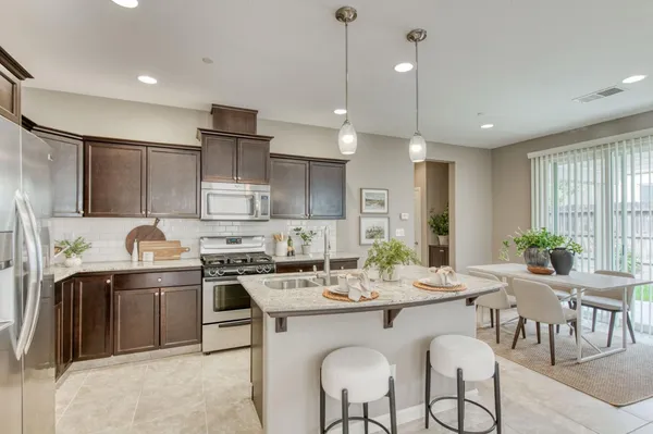 $405,000 | 3037 Roche Lane, Clovis, CA 93619