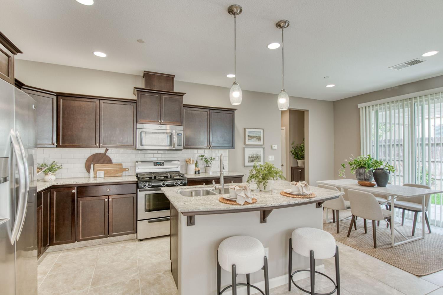 3037 Roche Lane Clovis, CA 93619 - Photo 6 of 24