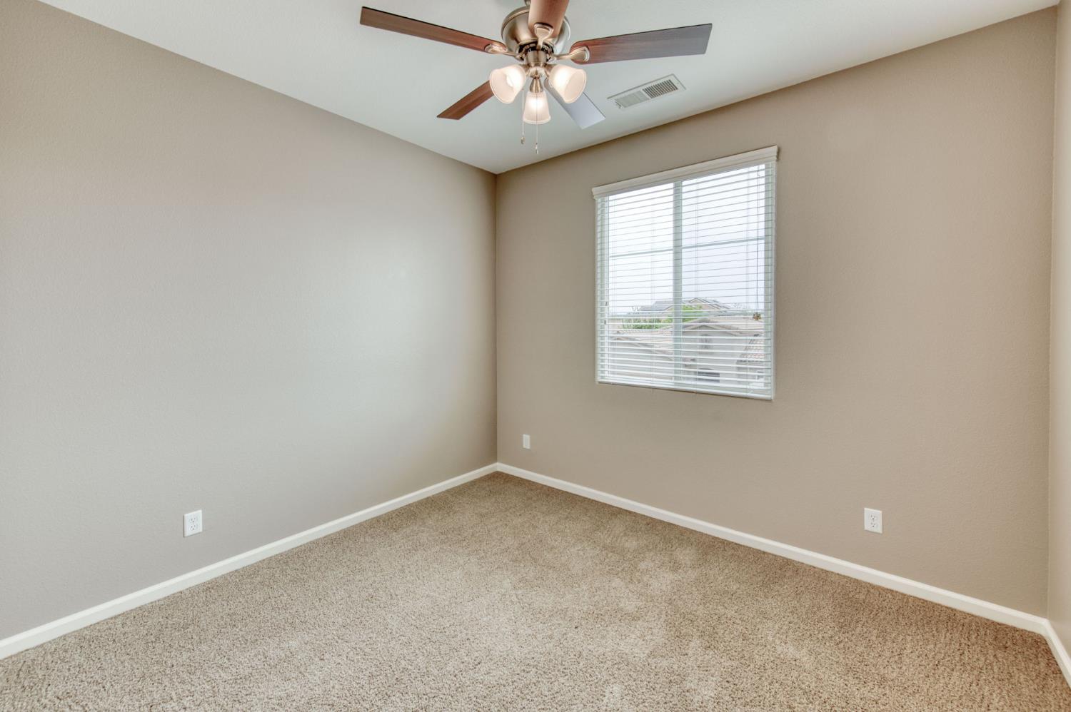 3037 Roche Lane Clovis, CA 93619 - Photo 10 of 24