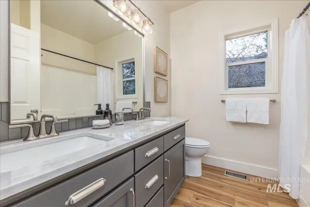 $975,000 | 2162 North Sevenoaks Way, Eagle, ID 83616