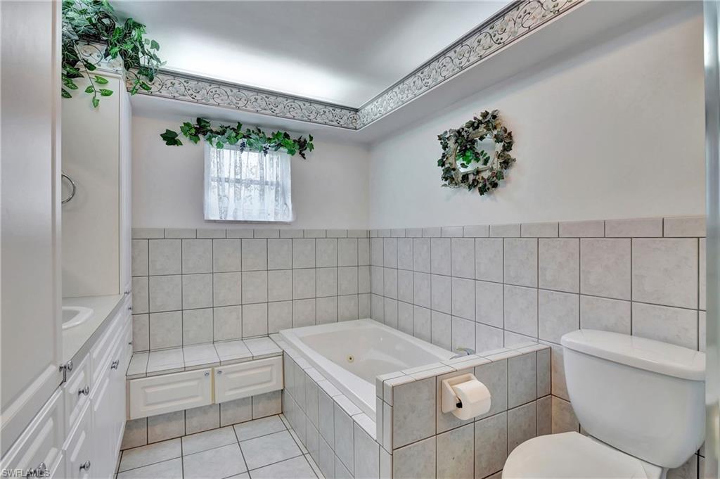 5405 Warren Street Naples, FL 34113 - Photo 22 of 37 With Jetted Tub