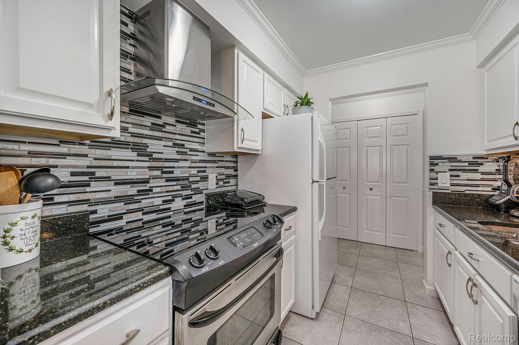 29830 West 12 Mile Road, Unit 305 Farmington, MI 48334 - Photo 5 of 16 29830-Twelve-mile_3.jpg