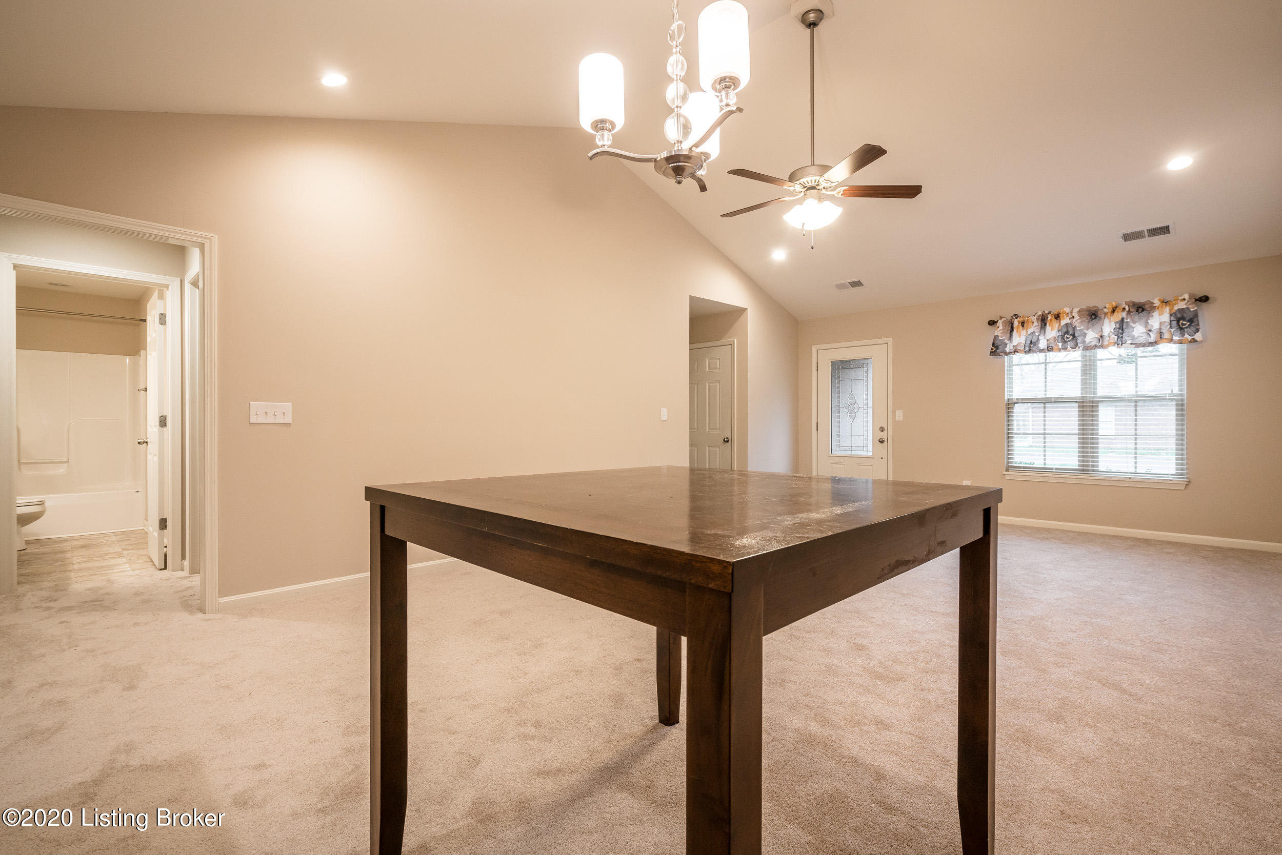 6553 Renate Road Louisville, KY 40291 - Photo 8 of 33 6553 Renate Road-16