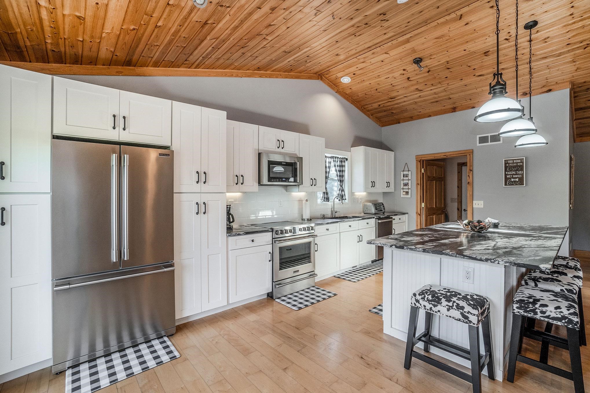 3868 Smokey Ridge Road Traverse City, MI 49686 - Photo 4 of 22 1904191-3.JPG