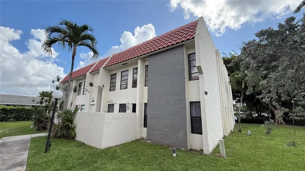 $2,700 | 3199 Coral Hills Drive, Unit 3, Coral Springs, FL 33065
