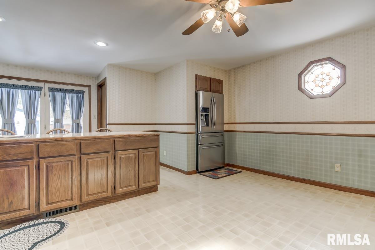 136 North State Street Springfield, IL 62702 - Photo 13 of 36