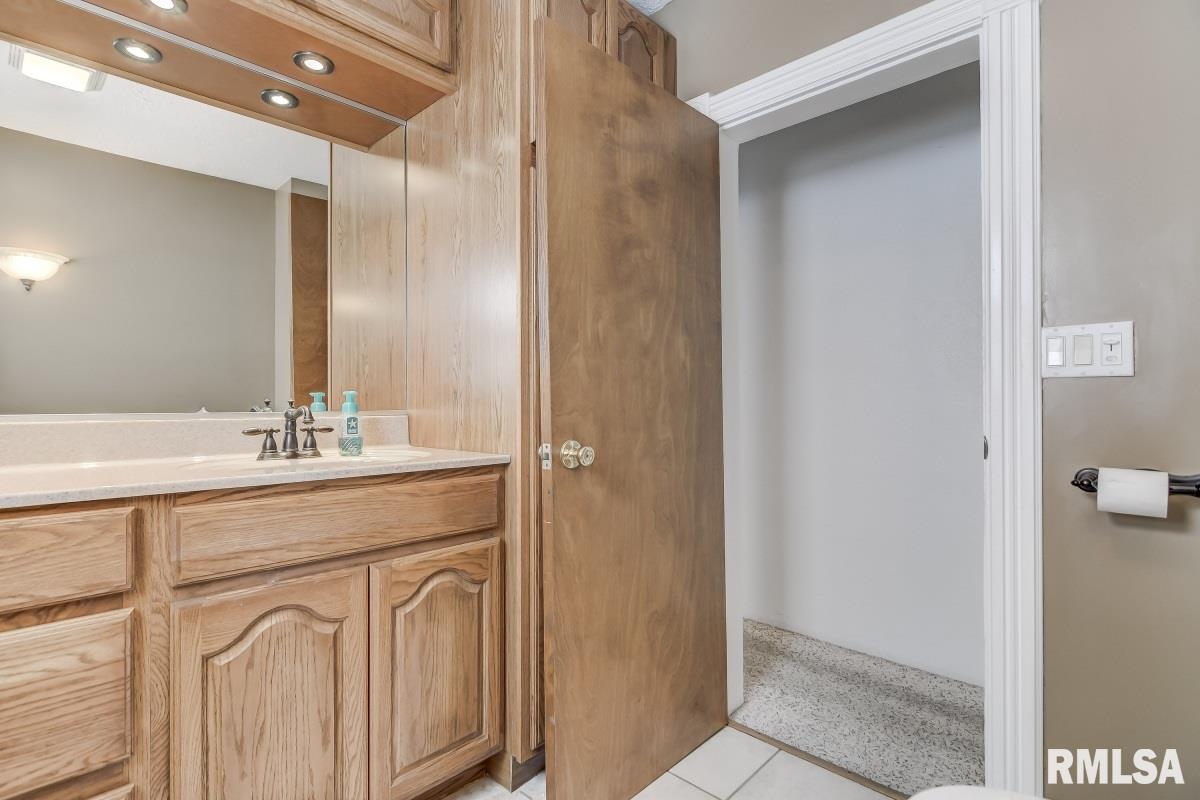 136 North State Street Springfield, IL 62702 - Photo 26 of 36