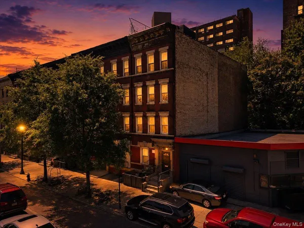 $1,048,888 | 2101 Webster Avenue | Tremont