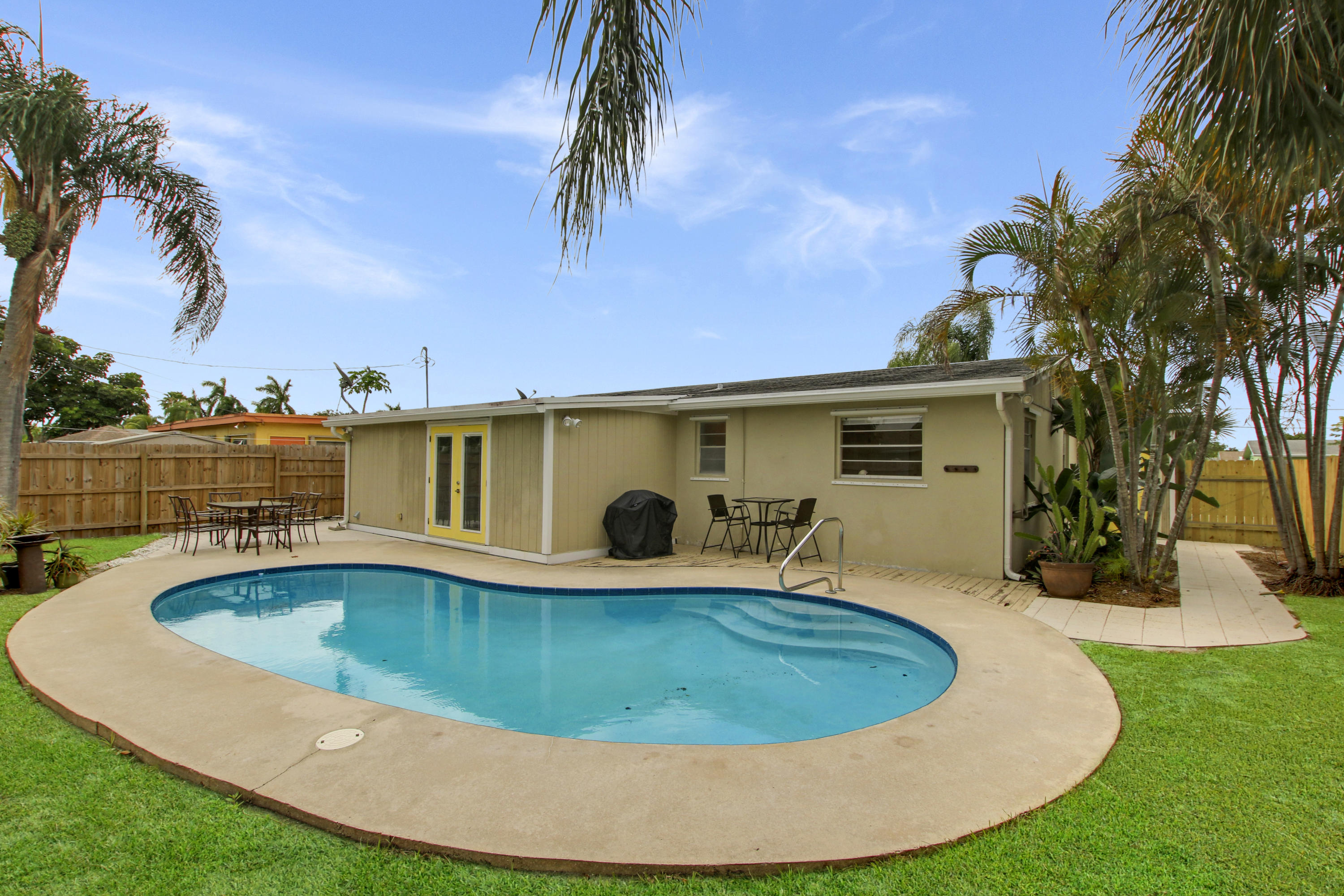3697 Holiday Road Palm Beach Gardens, FL 33410 - Photo 23 of 31 Pool