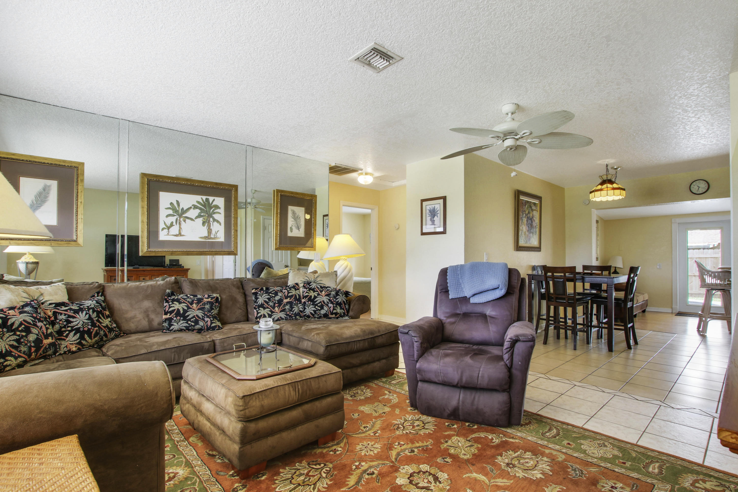 3697 Holiday Road Palm Beach Gardens, FL 33410 - Photo 5 of 31 Living Area