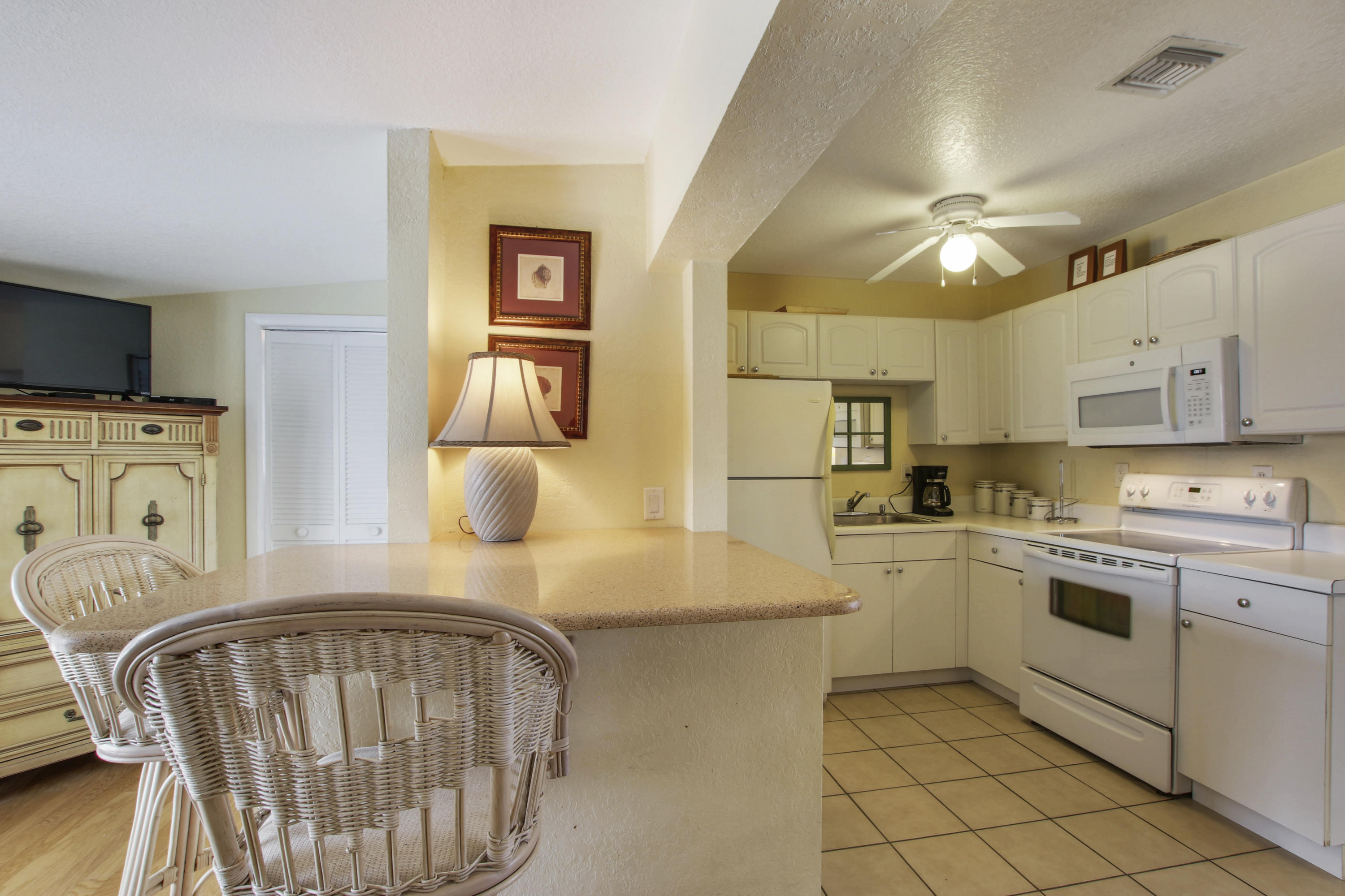 3697 Holiday Road Palm Beach Gardens, FL 33410 - Photo 10 of 31 Kitchen Bar