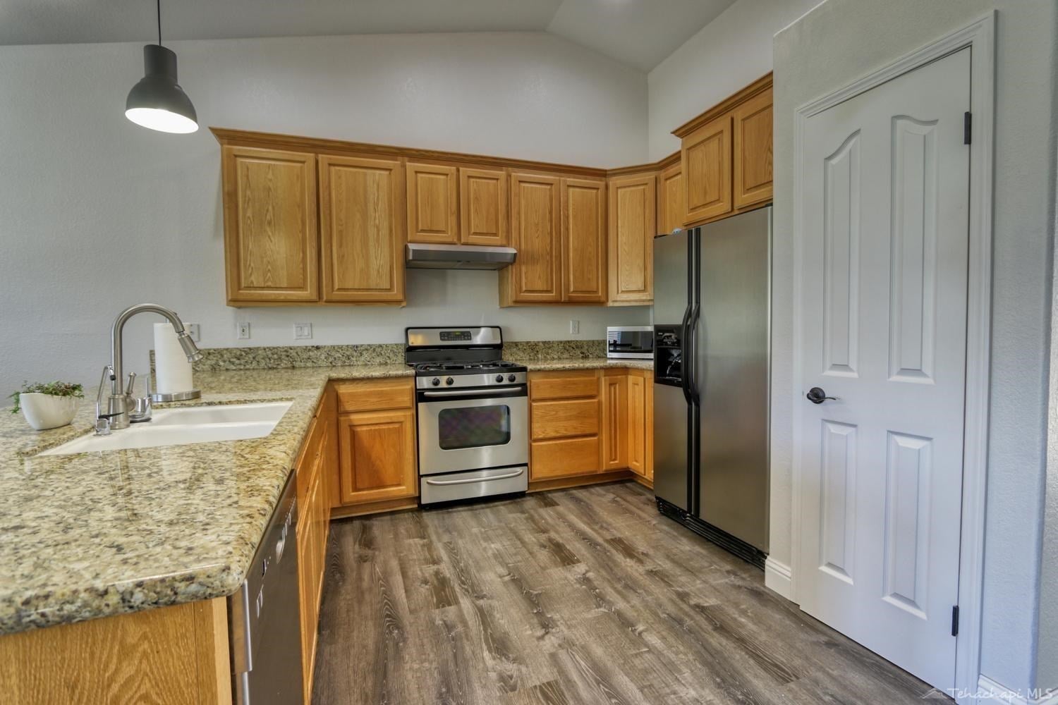 22101 Copper Street Tehachapi, CA 93561 - Photo 9 of 40 Gallery Image 9