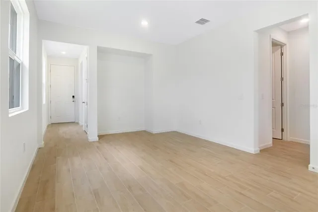 $304,170 | 811 Lake Dell Drive, Dundee, FL 33838