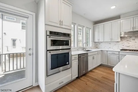 $930,000 | 10 Cortland Court, Livingston, NJ 07039