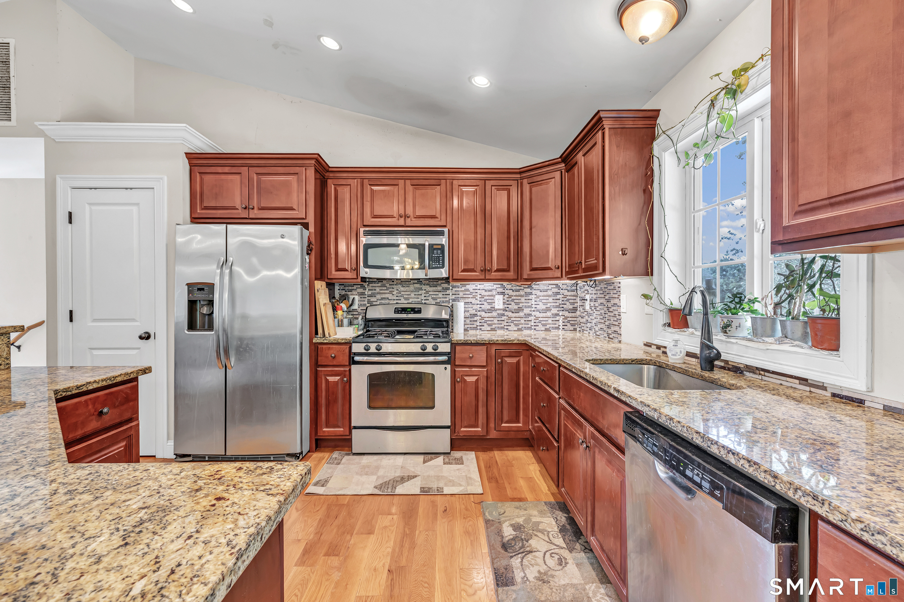 26 R Hoinski Way Ansonia, CT 06401 - Photo 6 of 33 Gallery Image 6