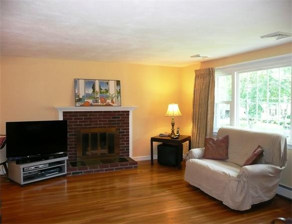 12 Warwick Road Franklin, MA 02038 - Photo 8 of 21 Gallery Image 8