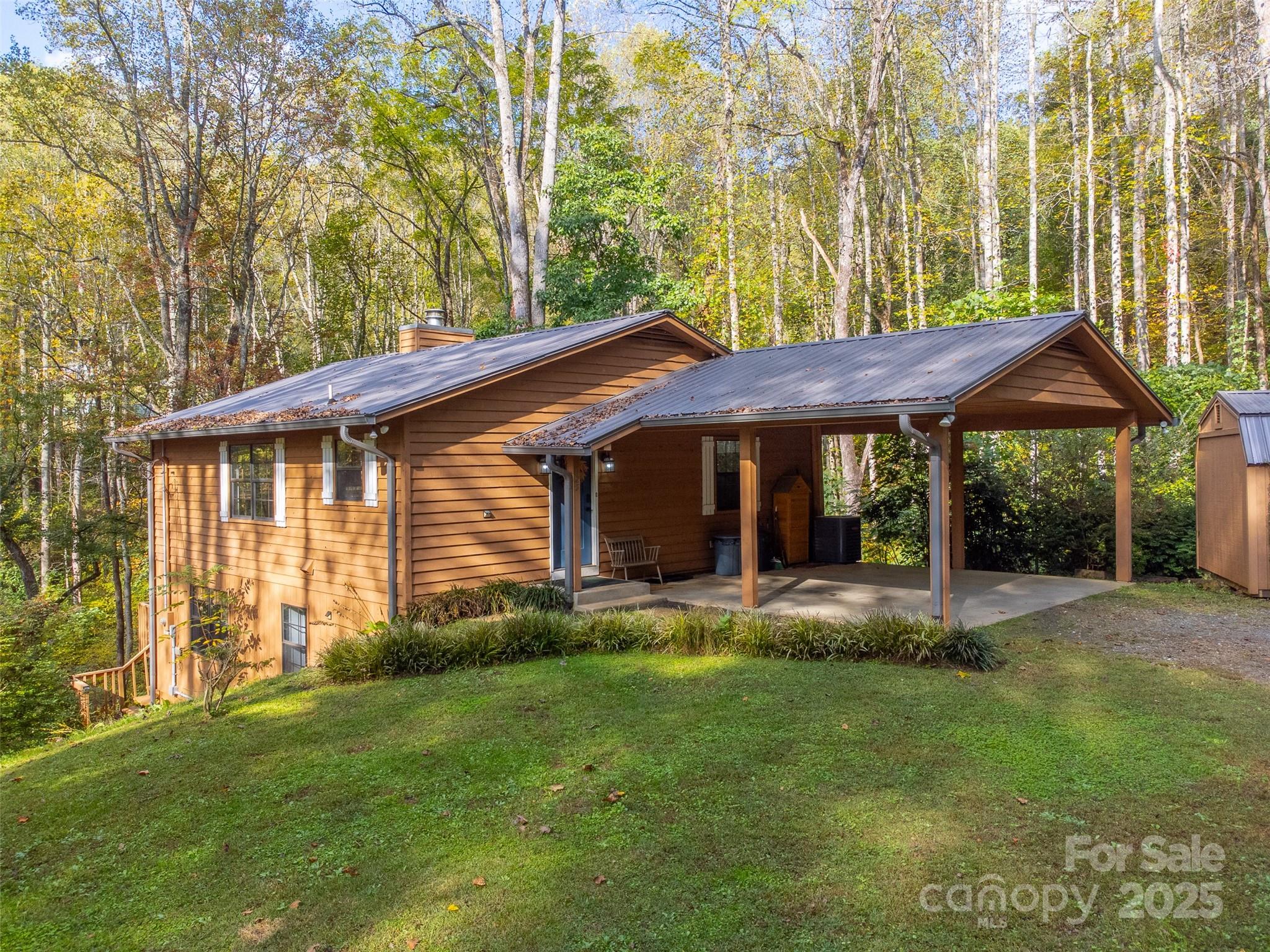 125 Nugget Lane Sylva, NC 28779 - Photo 30 of 30 a backyard of a house with yard table and chairs