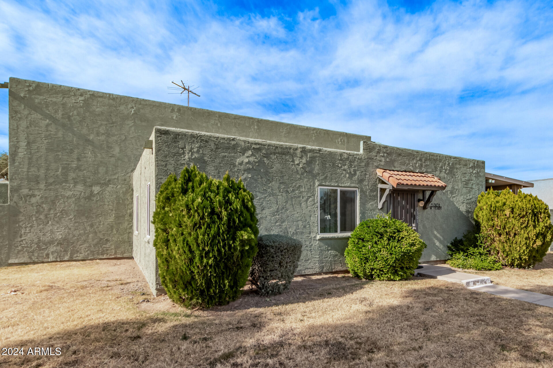 5301 West Hearn Road Glendale, AZ 85306 - Photo 3 of 34 03 Hearn 5301
