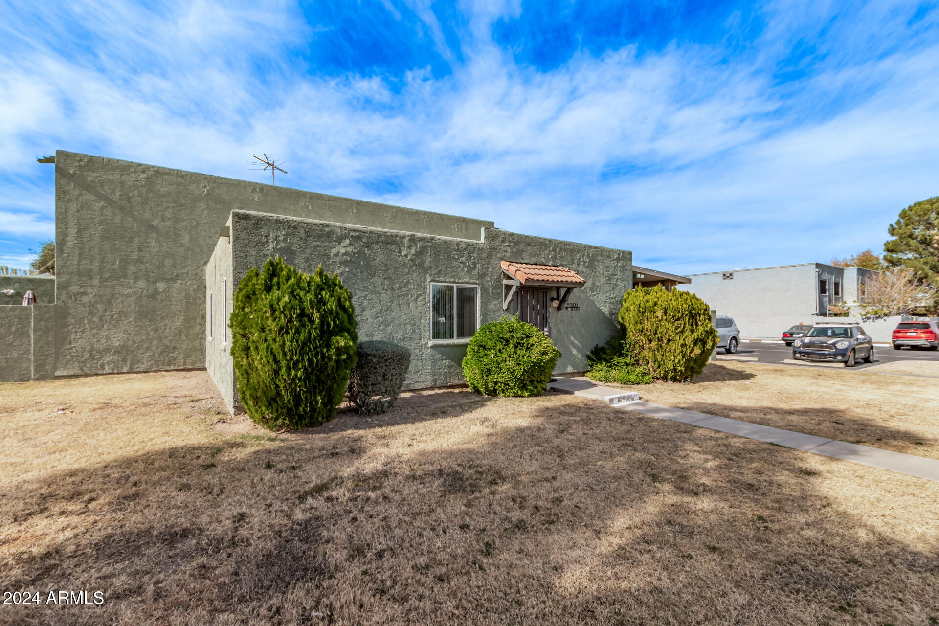 5301 West Hearn Road Glendale, AZ 85306 - Photo 4 of 34 04 Hearn 5301