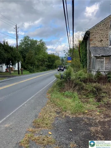 a view of a yard in front of a house