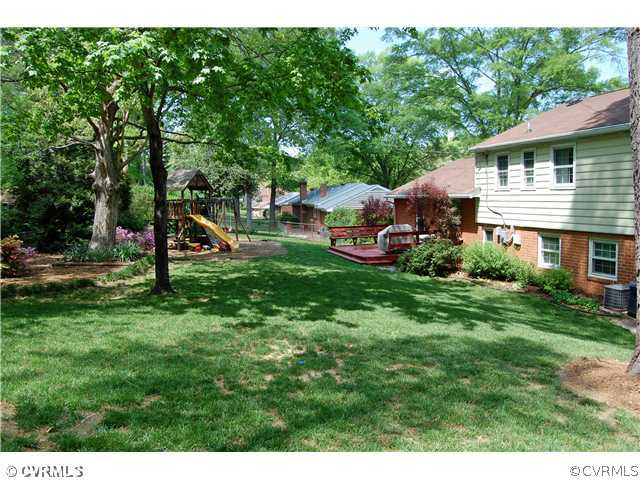 9509 Ridgefield Road Henrico, VA 23229 - Photo 12 of 12 Yard/Garden