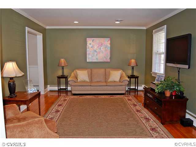Living Room - Fresh new paint, hardwood floors, cr