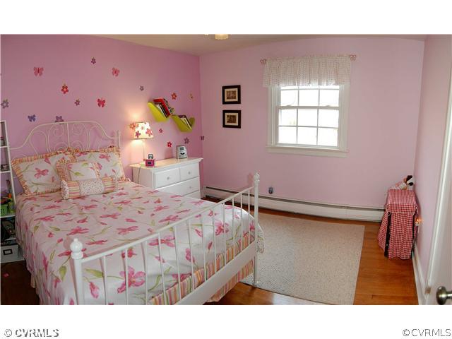 9509 Ridgefield Road Henrico, VA 23229 - Photo 8 of 12 Bedroom - Bright & fun, hardwood floors, ceiling f
