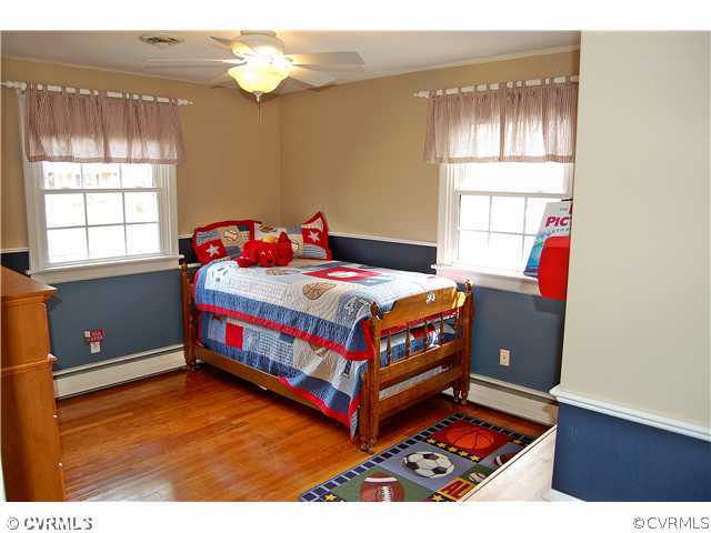 9509 Ridgefield Road Henrico, VA 23229 - Photo 9 of 12 Bedroom - So cute! Hardwood floors, ceiling fan w