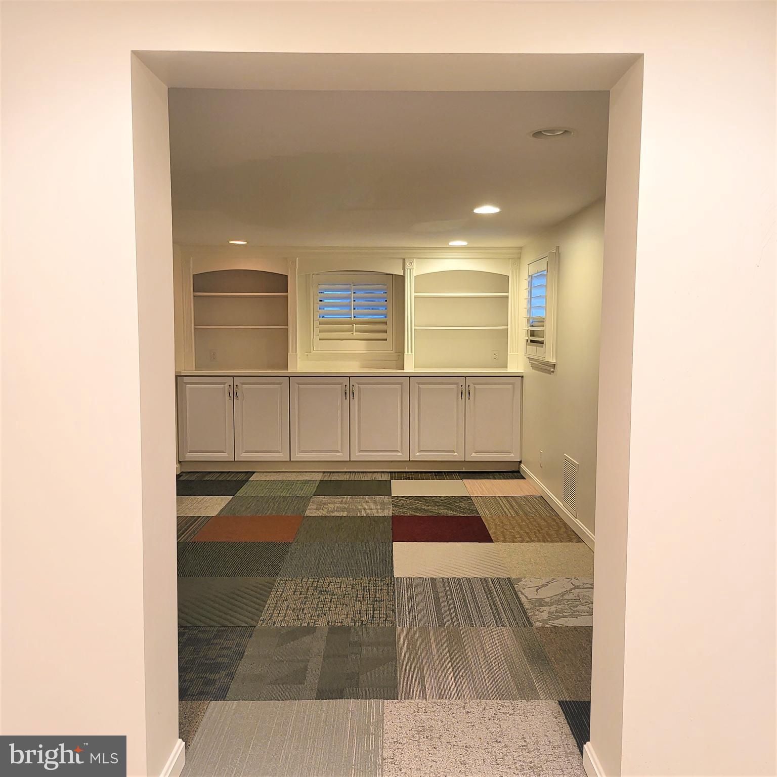 4634 31st Road South Arlington, VA 22206 - Photo 21 of 36 a view of a living room with kitchen