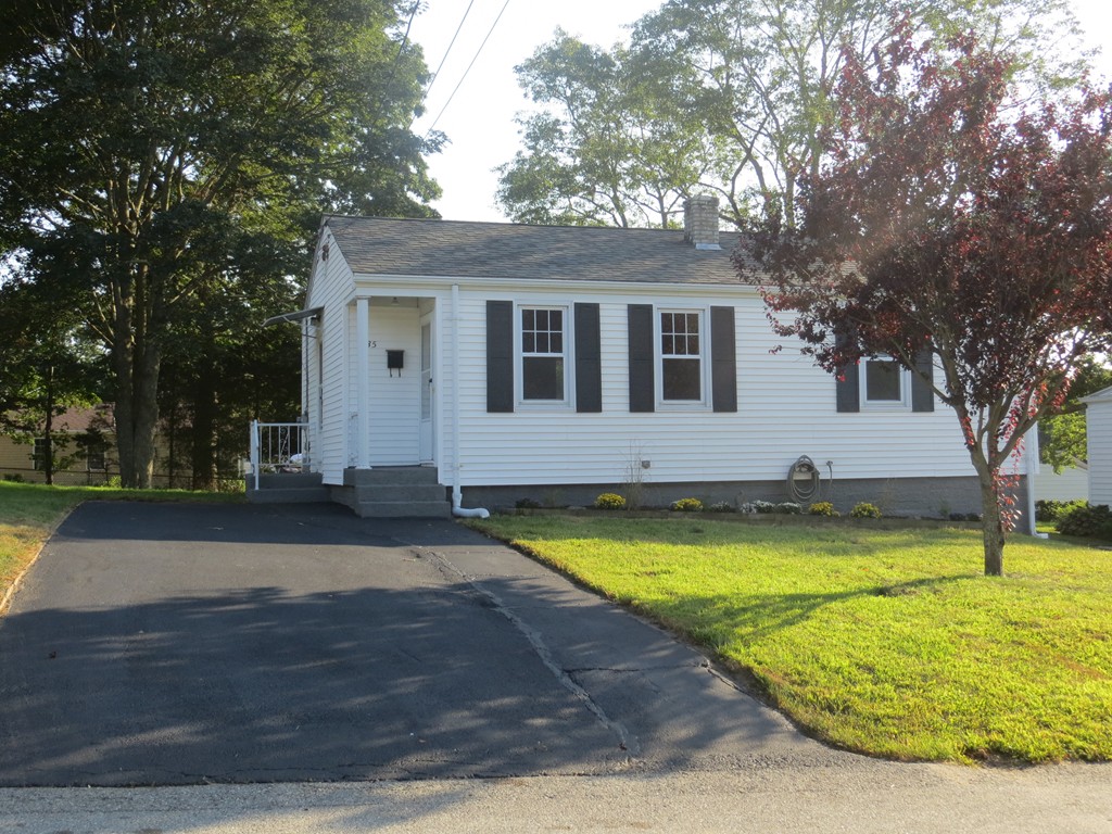 135 Hambly Road Tiverton, RI 02878 - Photo 2 of 17