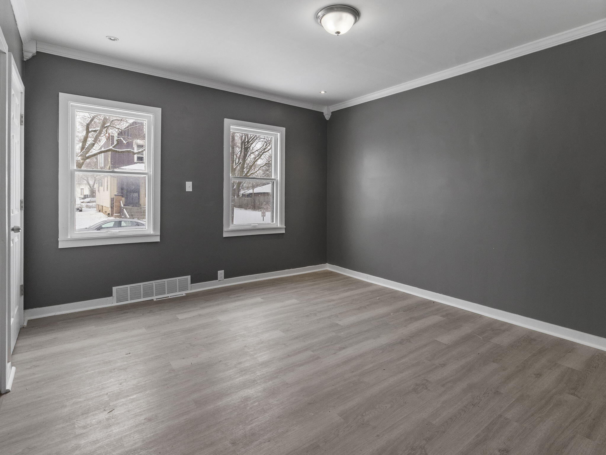 2558 North 24th Street Milwaukee, WI 53206 - Photo 4 of 33 8-web-or-mls-IMG_2796